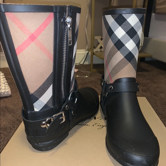 Women’s Burberry Rain Boot (Short) - Picture 3 of 5